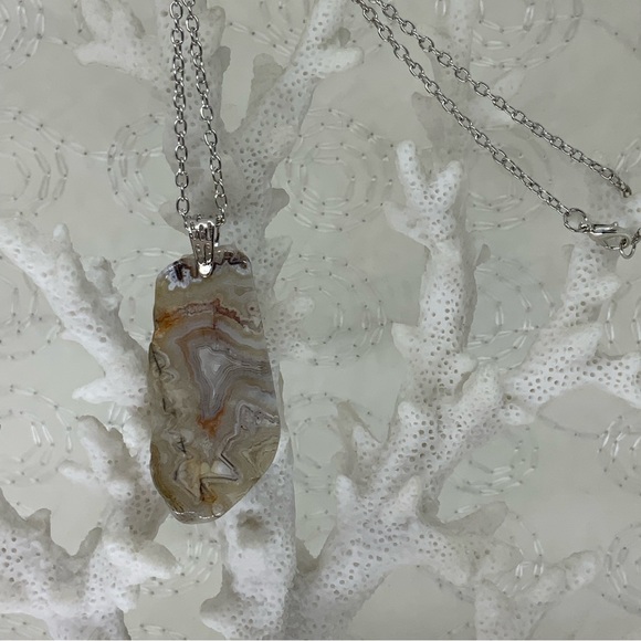 Mexico Crazy Lace Agate Slice Necklace on Stainless Steel Silver plated chain - Picture 2 of 11